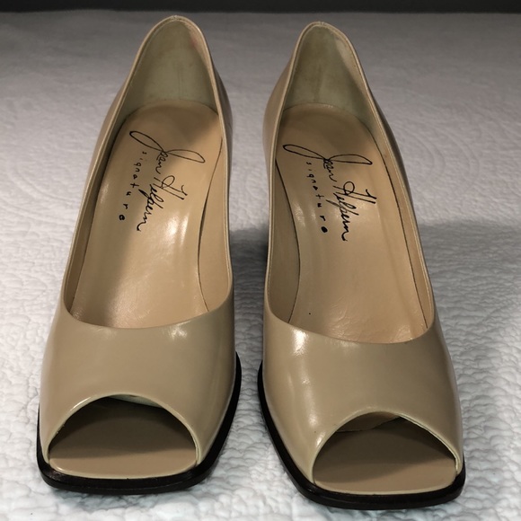 Joan Helpern Signature Tan Heels - Picture 4 of 7